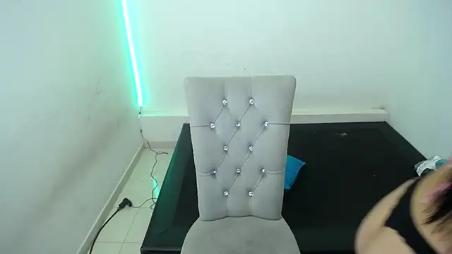 Naomy Reiden online show from 03/15/26, 09:44