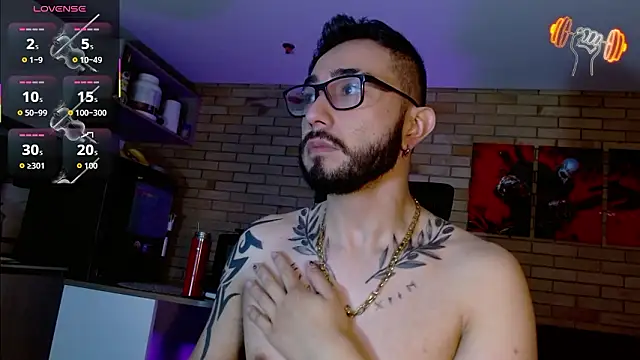 Snapshot of dave_wolf7 chatting on 02/13/26, 01:44 dave wolf7 online show from 02/13/26, 01:44