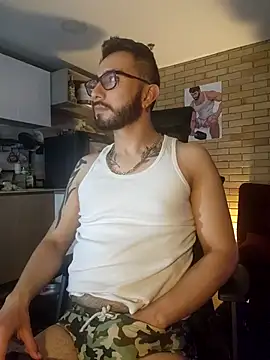 Snapshot of dave_wolf7 chatting on 02/13/26, 12:32 dave wolf7 online show from 02/13/26, 12:32