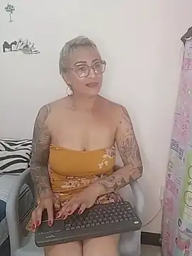 Snapshot of Charlotte_gray_ chatting on 02/19/26, 10:51 Charlotte gray online show from 02/19/26, 10:51