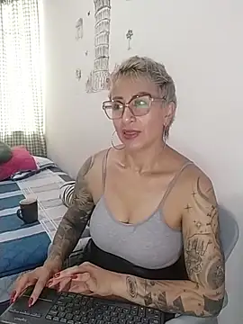 Snapshot of Charlotte_gray_ chatting on 02/17/26, 09:34 Charlotte gray online show from 02/17/26, 09:34