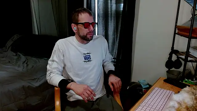 Snapshot of cguffey2284 chatting on 02/23/26, 07:25 cguffey2284 online show from 02/23/26, 07:25