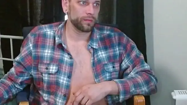 Snapshot of cguffey2284 chatting on 02/08/26, 03:26 cguffey2284 online show from 02/08/26, 03:26