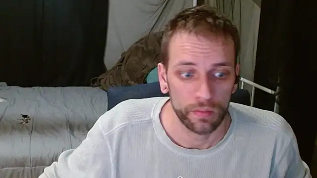 Snapshot of cguffey2284 chatting on 02/19/26, 03:25 cguffey2284 online show from 02/19/26, 03:25