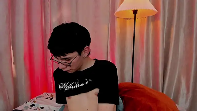 Snapshot of Demian_Hush chatting on 02/21/26, 07:27 Demian Hush online show from 02/21/26, 07:27