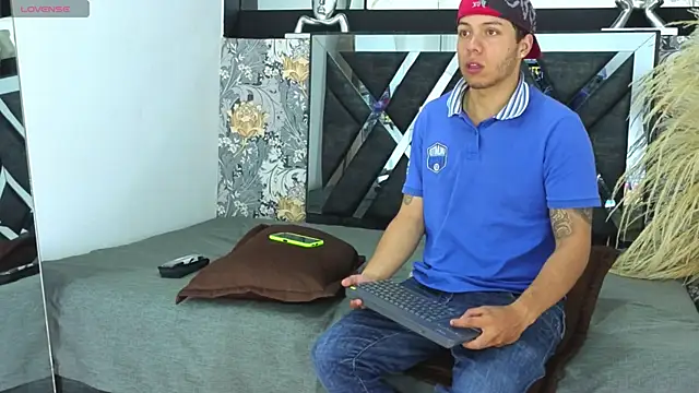 adrian camii online show from 04/18/26, 04:59