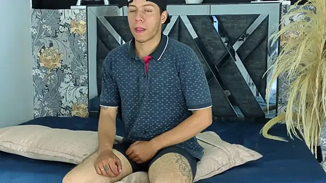 adrian camii online show from 04/11/26, 07:27