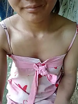 Snapshot of Luminana chatting on 06/05/26, 03:55 Luminana online show from 06/05/26, 03:55