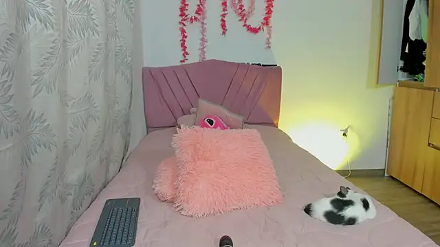 Fernanda hot   online show from 04/17/26, 08:11