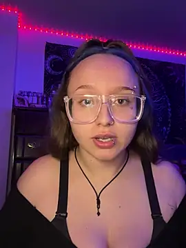 Snapshot of mommynxttie chatting on 02/28/26, 06:57 mommynxttie online show from 02/28/26, 06:57