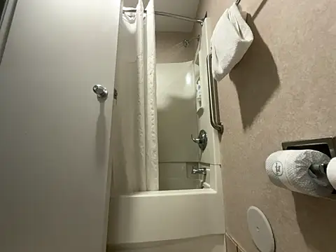 Goldie Glows63 online show from 04/01/26, 05:09