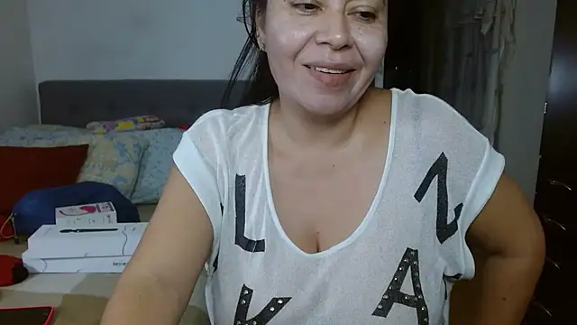 Snapshot of Karo_sexy chatting on 02/24/25, 04:49 Karo sexy online show from 02/24/25, 04:49