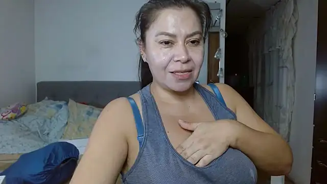 Snapshot of Karo_sexy chatting on 02/23/25, 05:12 Karo sexy online show from 02/23/25, 05:12