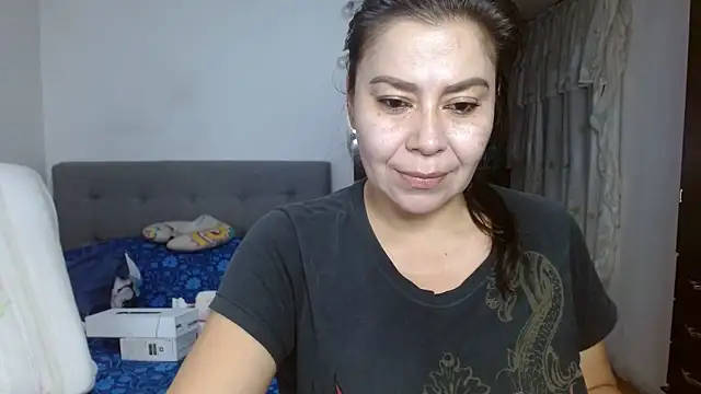 Snapshot of Karo_sexy chatting on 10/04/25, 06:04 Karo sexy online show from 10/04/25, 06:04