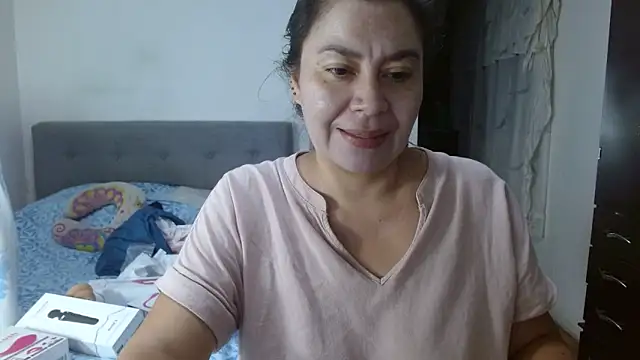 Snapshot of Karo_sexy chatting on 04/12/26, 03:32 Karo sexy online show from 04/12/26, 03:32