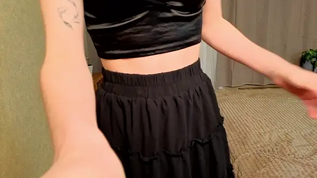 NikkyBee  online show from 02/10/26, 08:13