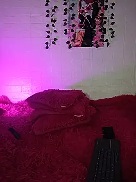 Snapshot of Keyla-moon chatting on 06/19/26, 05:13 Keyla-moon online show from 06/19/26, 05:13
