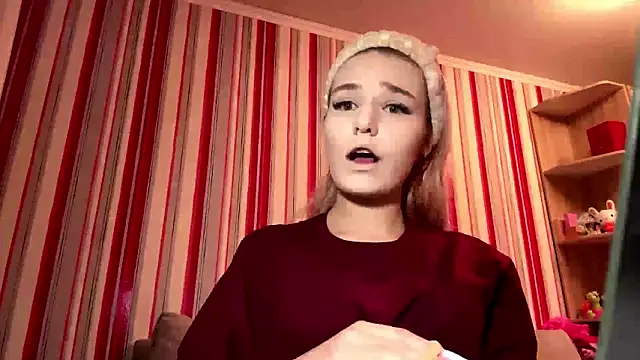 Snapshot of MiaBerlateen chatting on 02/16/26, 07:01 MiaBerlateen online show from 02/16/26, 07:01