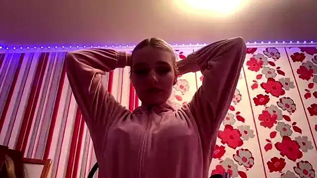 Snapshot of MiaBerlateen chatting on 02/11/26, 03:01 MiaBerlateen online show from 02/11/26, 03:01