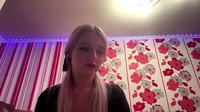 Snapshot of MiaBerlateen chatting on 02/15/26, 06:18 MiaBerlateen online show from 02/15/26, 06:18