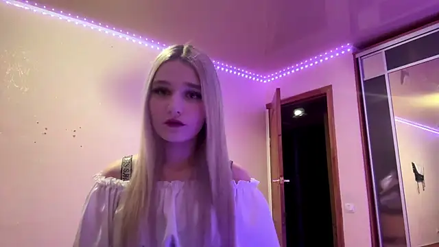 Snapshot of MiaBerlateen chatting on 02/14/26, 02:17 MiaBerlateen online show from 02/14/26, 02:17