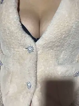 Snapshot of hamoi11 chatting on 02/18/26, 10:17 hamoi11 online show from 02/18/26, 10:17