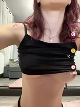 Snapshot of Roxyfoxyyy chatting on 07/13/26, 07:46 Roxyfoxyyy online show from 07/13/26, 07:46