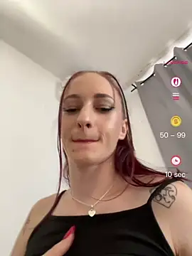 Snapshot of Roxyfoxyyy chatting on 07/06/26, 07:48 Roxyfoxyyy online show from 07/06/26, 07:48