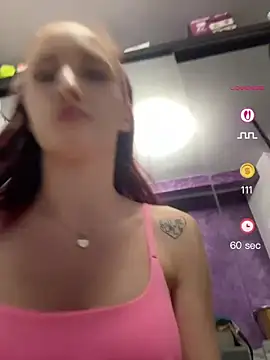 Snapshot of Roxyfoxyyy chatting on 07/10/26, 10:43 Roxyfoxyyy online show from 07/10/26, 10:43