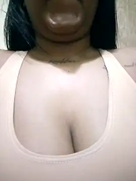 Zoe Renata online show from 05/17/26, 08:47