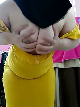 Warda Egy online show from 03/28/26, 03:40