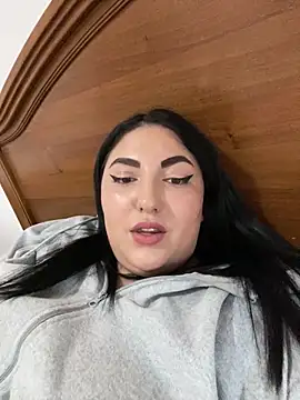 Snapshot of Amber_Sinn chatting on 06/18/26, 03:39 Amber Sinn online show from 06/18/26, 03:39