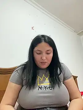 Snapshot of Amber_Sinn chatting on 05/25/26, 06:17 Amber Sinn online show from 05/25/26, 06:17