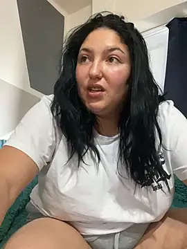 Snapshot of Amber_Sinn chatting on 07/06/26, 04:20 Amber Sinn online show from 07/06/26, 04:20