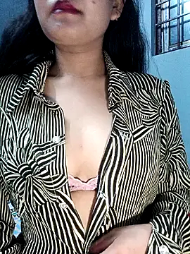 Snapshot of EliraMoon chatting on 02/19/26, 04:59 EliraMoon online show from 02/19/26, 04:59