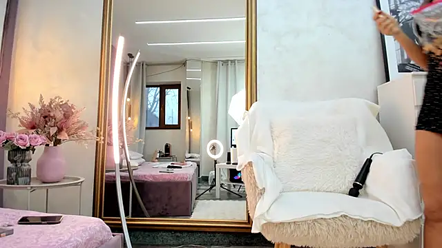 Snapshot of ElinaMoon_ chatting on 02/13/26, 06:35 ElinaMoon online show from 02/13/26, 06:35