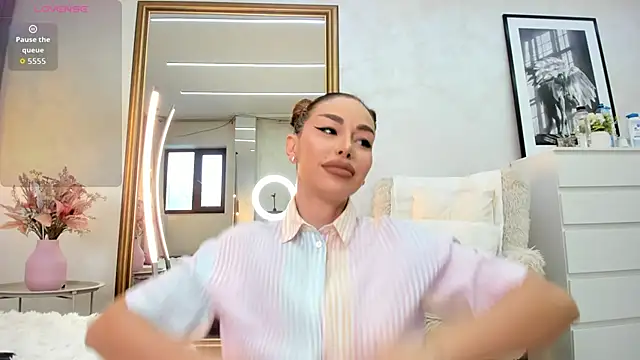 Snapshot of ElinaMoon_ chatting on 02/27/26, 07:08 ElinaMoon online show from 02/27/26, 07:08