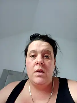 Snapshot of louisa36 chatting on 02/19/26, 02:47 louisa36 online show from 02/19/26, 02:47