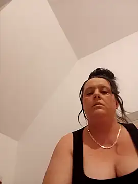 Snapshot of louisa36 chatting on 02/20/26, 10:33 louisa36 online show from 02/20/26, 10:33