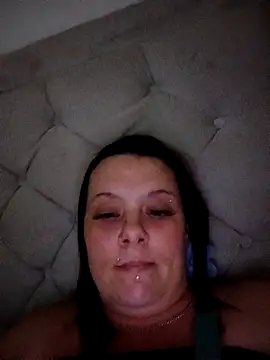 Snapshot of louisa36 chatting on 02/21/26, 08:44 louisa36 online show from 02/21/26, 08:44