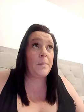 Snapshot of louisa36 chatting on 02/25/26, 09:47 louisa36 online show from 02/25/26, 09:47