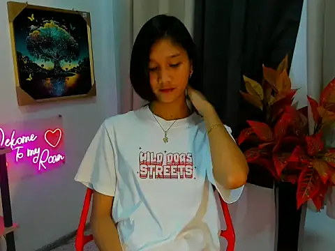 Snapshot of littlemikay chatting on 02/17/26, 06:11 littlemikay online show from 02/17/26, 06:11