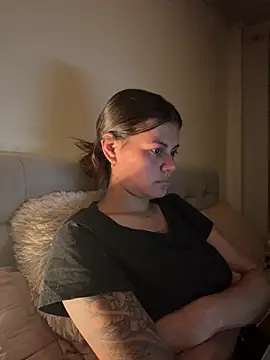 Snapshot of RachelWeisz_ chatting on 07/27/26, 10:11 RachelWeisz online show from 07/27/26, 10:11