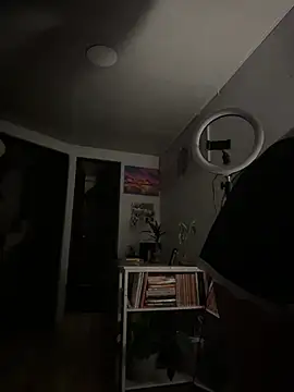 Snapshot of RachelWeisz_ chatting on 02/08/26, 10:35 RachelWeisz online show from 02/08/26, 10:35