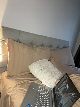 Snapshot of RachelWeisz_ chatting on 02/22/26, 11:23 RachelWeisz online show from 02/22/26, 11:23