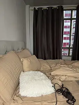 Snapshot of RachelWeisz_ chatting on 02/15/26, 11:09 RachelWeisz online show from 02/15/26, 11:09