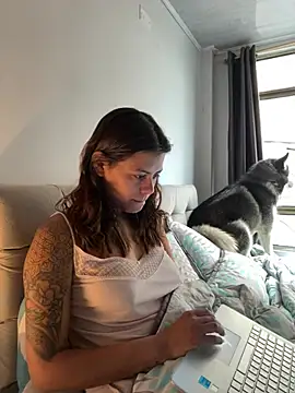 RachelWeisz  online show from 05/02/26, 12:54