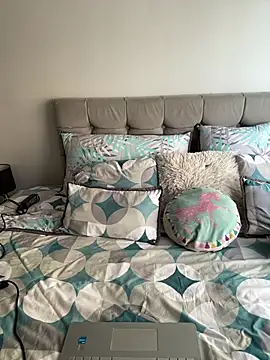 RachelWeisz  online show from 04/18/26, 07:07