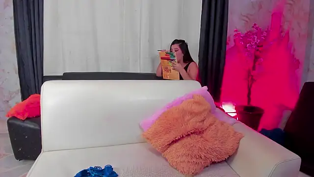 Love girlnew 1 online show from 03/07/26, 10:21