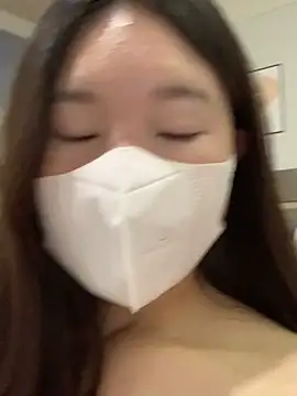 Snapshot of Rin-yiyi chatting on 02/10/26, 02:43 Rin-yiyi online show from 02/10/26, 02:43